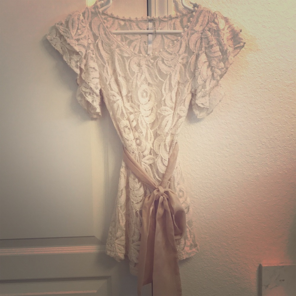 Ivory netted blouse.